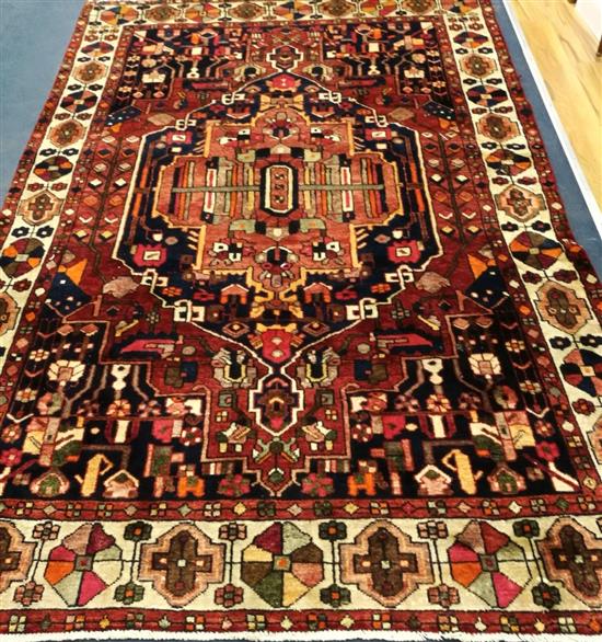 A Bakhtiar rug 287 x 190cm